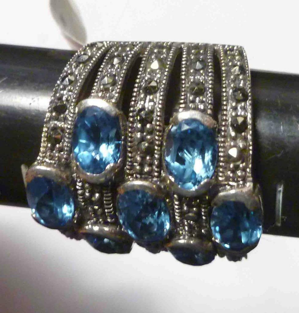 6.1 carats Genuine (7) BLUE TOPAZ 7x5mm Ovals & Marqcasite .925 SILVER RING SZ8