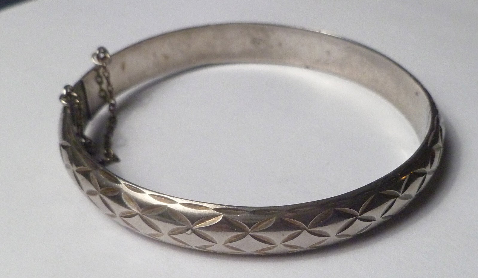 Minimalist 925 Sterling Silver Bangle bracelet 9mm Safety Clasp 9.8 g