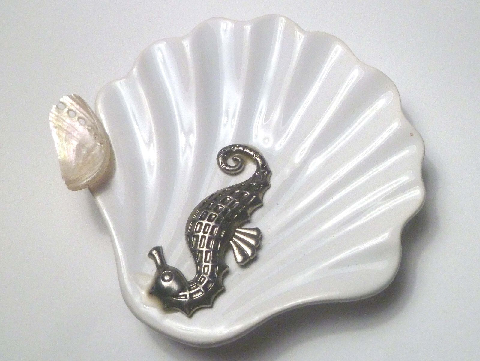 Vintage Ceramic Sea Shell Soap Dish Key Trinket Candy Bowl White USA