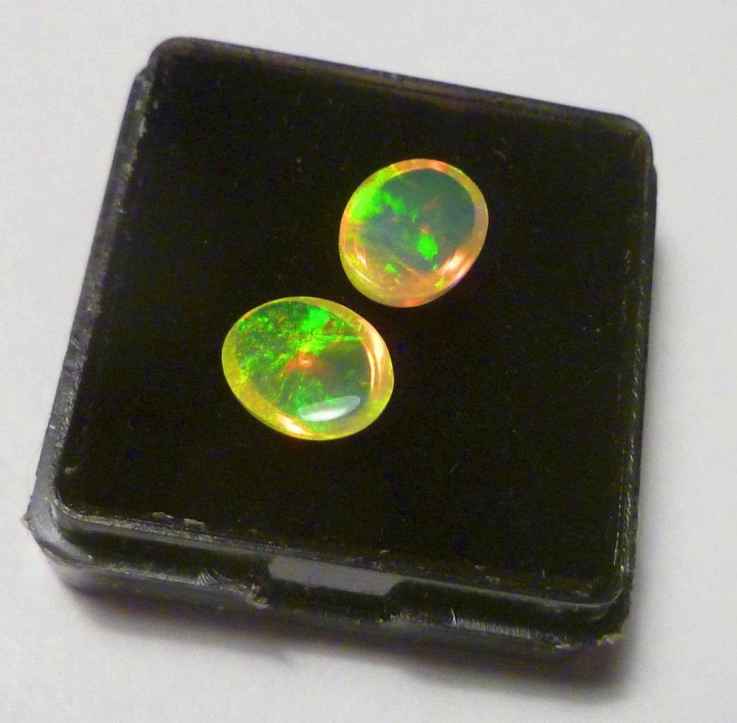 9x7mm Firey Pair Opal Gemstones Cabochons Ethiopian Ethiopia 2.32 cts