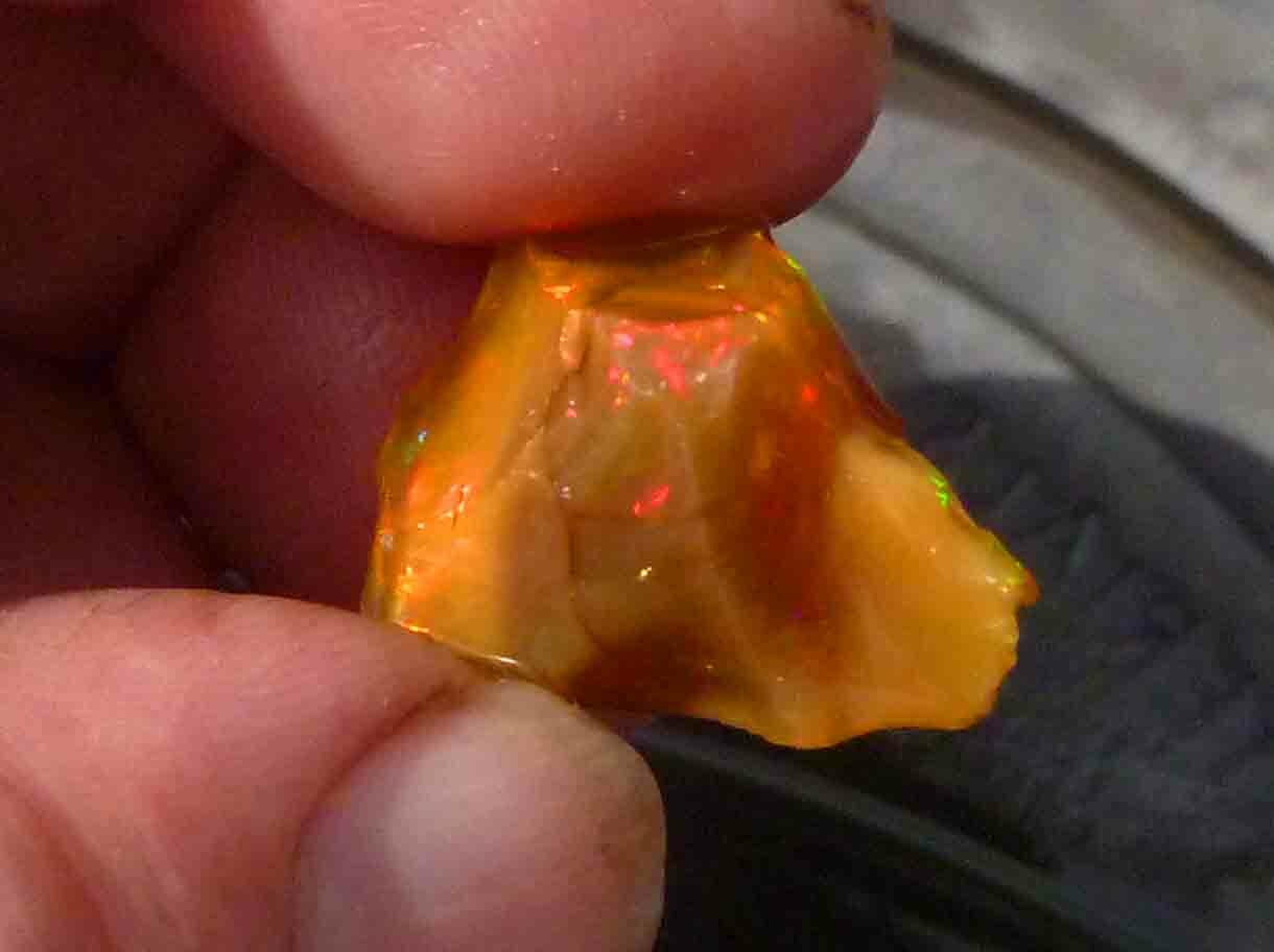RED FLASH!  Welo Ethiopia Precious Opal Rough 16.6 carats Ethiopian