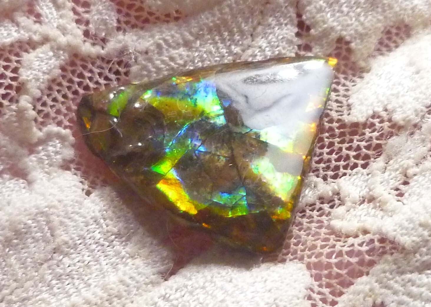 16ctsMulti Colors AMMOLITE GEM! Gemstone Amazing Colors! 23x23mm