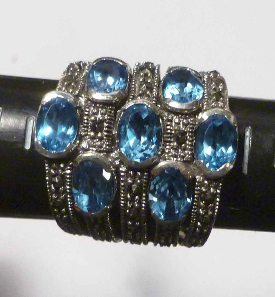 6.1 carats Genuine (7) BLUE TOPAZ 7x5mm Ovals & Marqcasite .925 SILVER RING SZ8