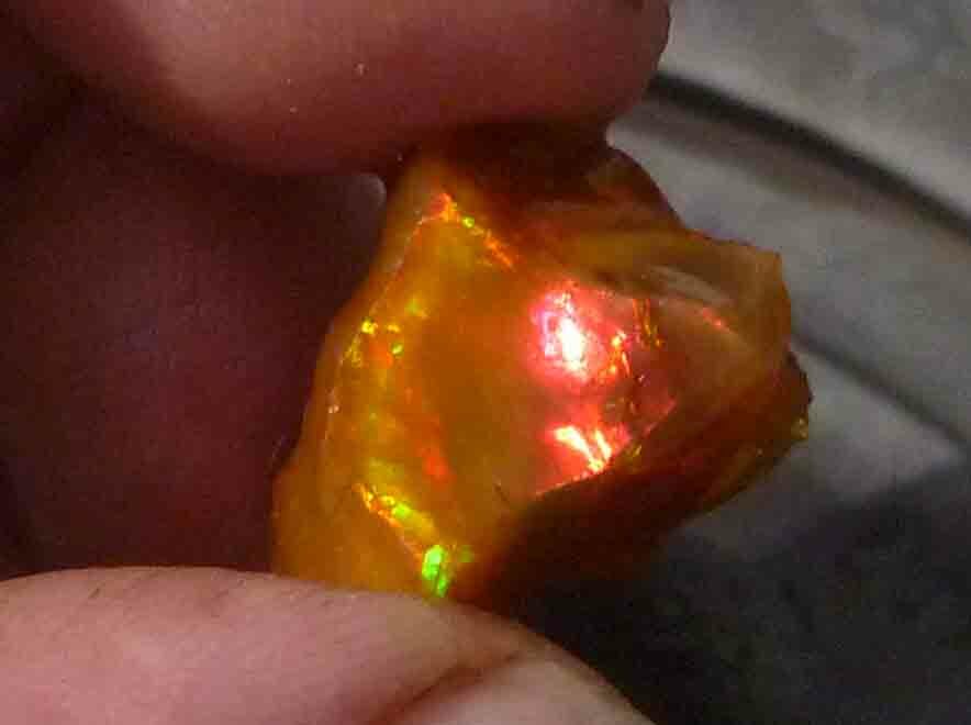 RED FLASH!  Welo Ethiopia Precious Opal Rough 16.6 carats Ethiopian